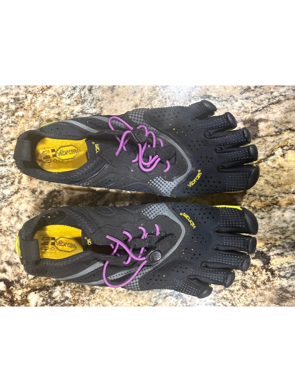 Vibram FiveFingers V-Run Womens Shoes Size 39 US 8-8.5 & On Running Sock Bundle